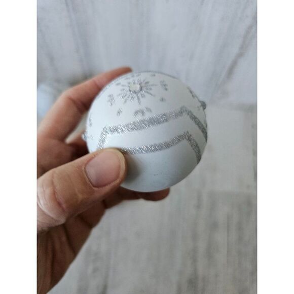 Peppermint reflector glitter silver white ball ornament lot set Xmas tree - Picture 11 of 12